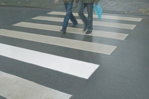 Spulberat pe trecerea de pietoni: un bărbat a ajuns în comă la spital